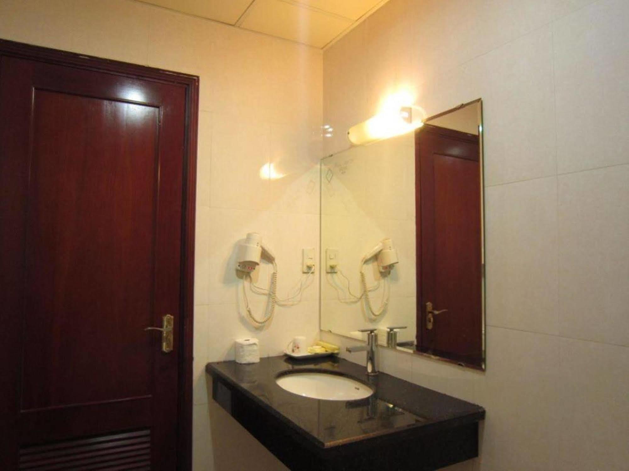 Reddoorz Ruby Star Hotel Truong Dinh Thành Pho Ho Chí Minh Esterno foto